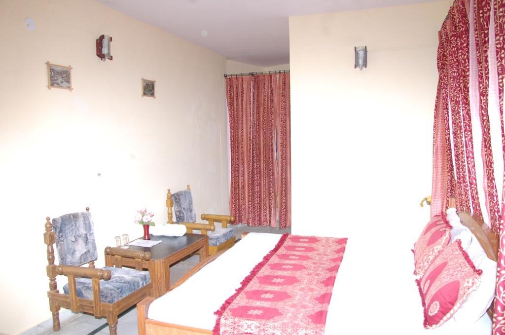 Hotel Arsh International 奈尼塔尔 客房 照片