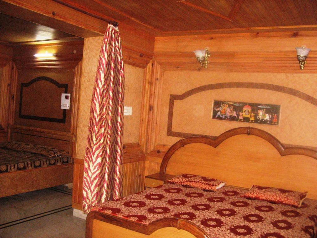 Hotel Arsh International 奈尼塔尔 外观 照片