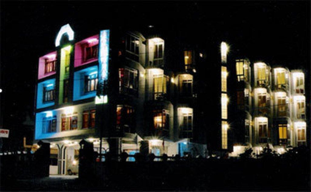 Hotel Arsh International 奈尼塔尔 外观 照片